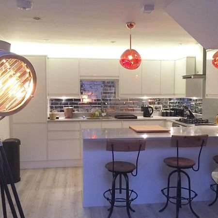 Spacious 1 Bedroom Split Level Old Pub Conversion Tower Bridge ロンドン エクステリア 写真