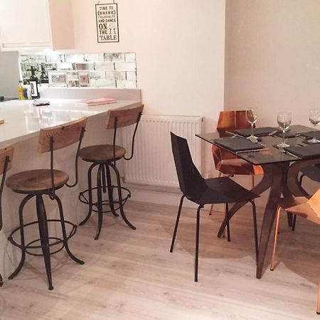 Spacious 1 Bedroom Split Level Old Pub Conversion Tower Bridge ロンドン エクステリア 写真