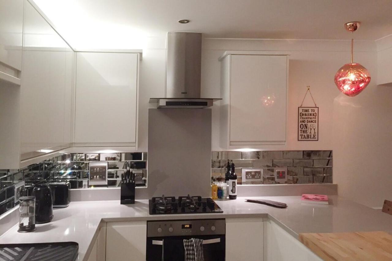 Spacious 1 Bedroom Split Level Old Pub Conversion Tower Bridge ロンドン エクステリア 写真