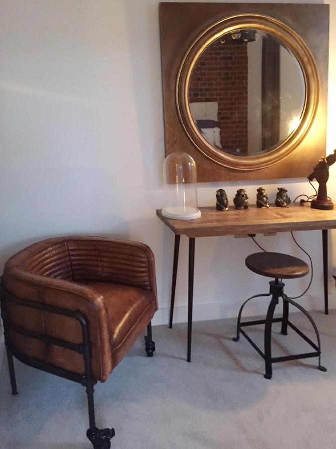 Spacious 1 Bedroom Split Level Old Pub Conversion Tower Bridge ロンドン エクステリア 写真